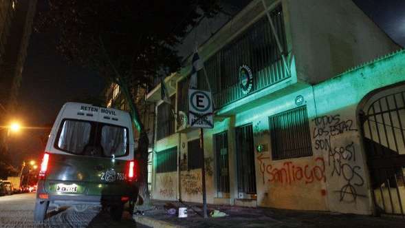 Atacaron una sede del consulado argentino en el sur de Chile en una marcha por Santiago Maldonado | Política
