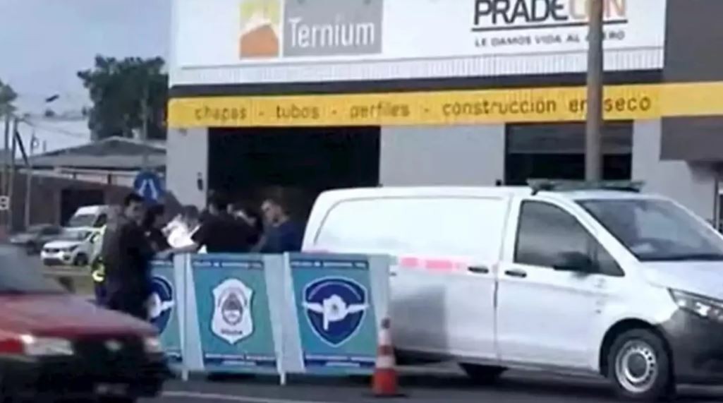 Tragedia en Panamericana: un hombre de 30 años cruzó a pie y una camioneta lo embistió | Actualidad