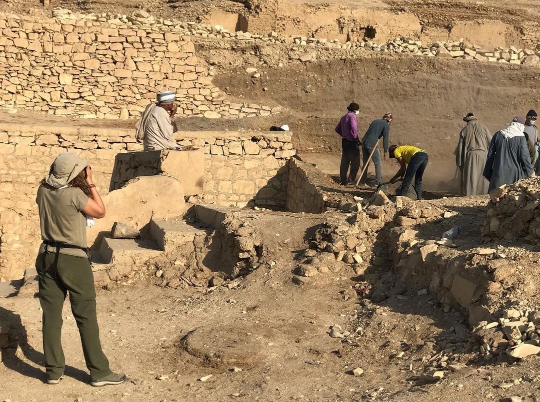 Investigadores platenses descubrieron la entrada de una tumba egipcia de 3.500 años | Actualidad