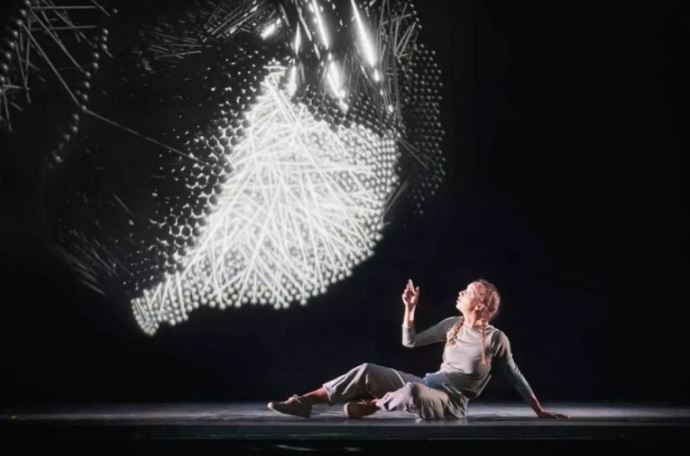 SH4D0W, la primera obra de teatro protagonizada por una inteligencia artificial | Espectáculos