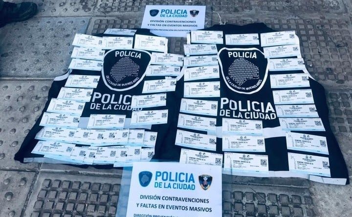 La Policía incautó entradas falsas y 3.000 artículos antes de Argentina-Panamá | Actualidad