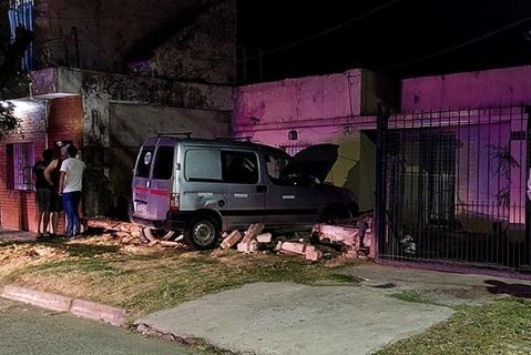 Manejaba alcoholizado y se incrustó contra una vivienda en Escobar | Actualidad