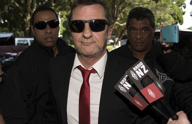 Exbaterista de AC/DC, condenado a 8 meses de arresto domiciliario | Espectáculos