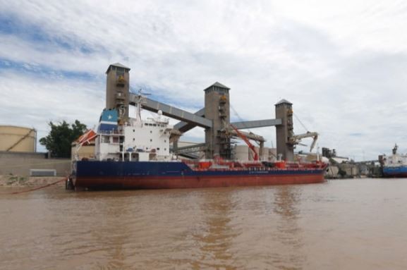 Sindicatos paralizan los puertos del país con el "dolar agro" en vigencia | Actualidad