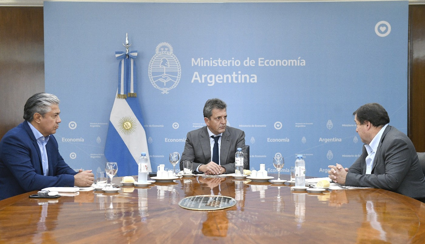 Massa recibió a los gobernadores electos de Río Negro y Neuquén | Política