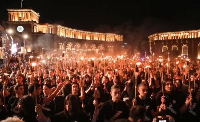 Marcha de las Antorchas en Ereván para conmemorar el 108 aniversario del genocidio armenio | Internacionales