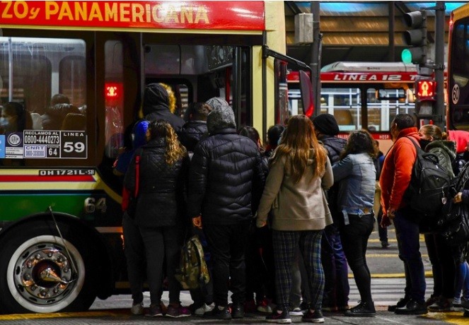 Desde hoy el boleto mínimo de colectivo en el AMBA pasa a costar 42,67 pesos | Economía
