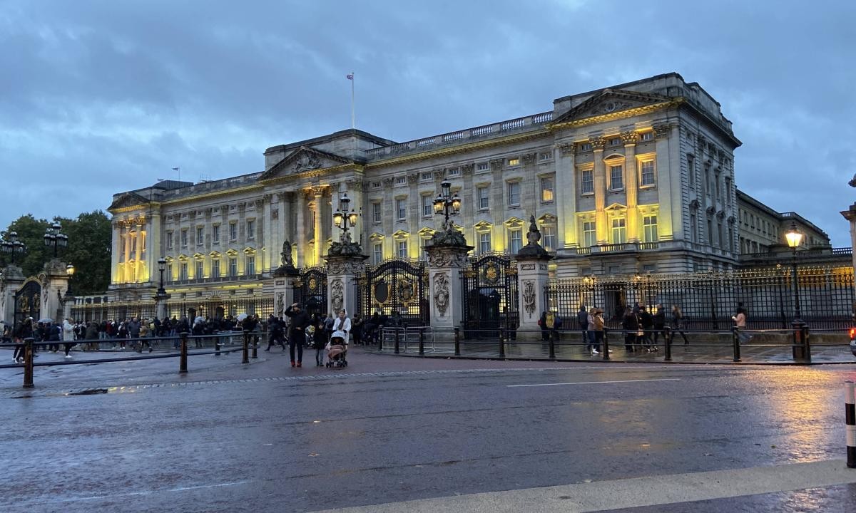 A días de la coronación del rey Carlos III, detuvieron a un hombre armado afuera del Palacio de Buckingham | Internacionales