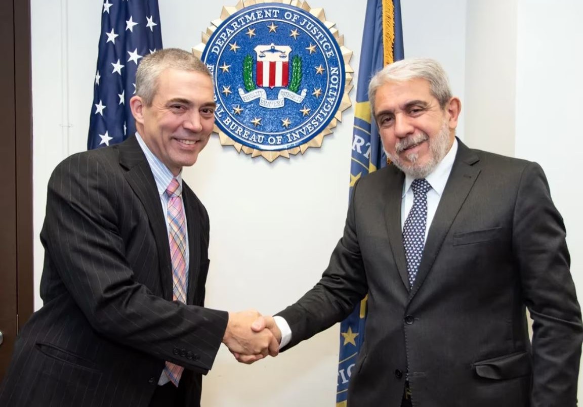 Aníbal Fernández firmó un acuerdo con el FBI para crear un equipo de trabajo conjunto | Política