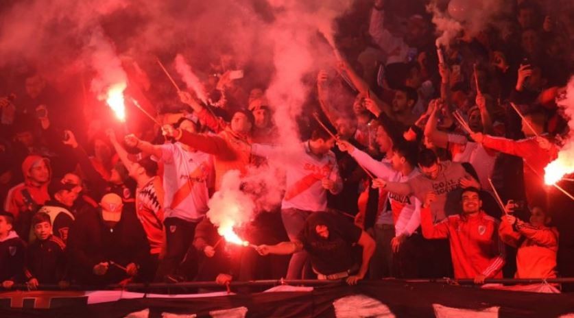 River deberá pagar una importante multa a la Conmebol por el uso de bengalas en la Libertadores | Deportes