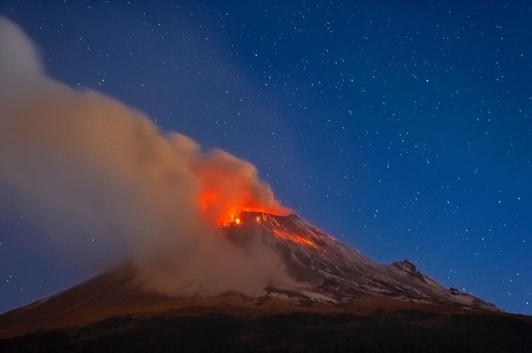 Una explosión en el volcán Popocatépetl provocó el cierre de los principales aeropuertos de México DF | Internacionales