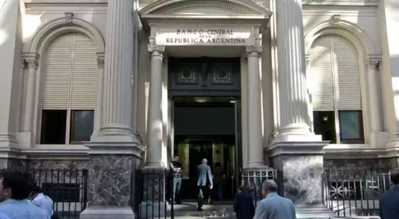 El Estado ya se lleva más de la mitad del crédito de los bancos | Economía