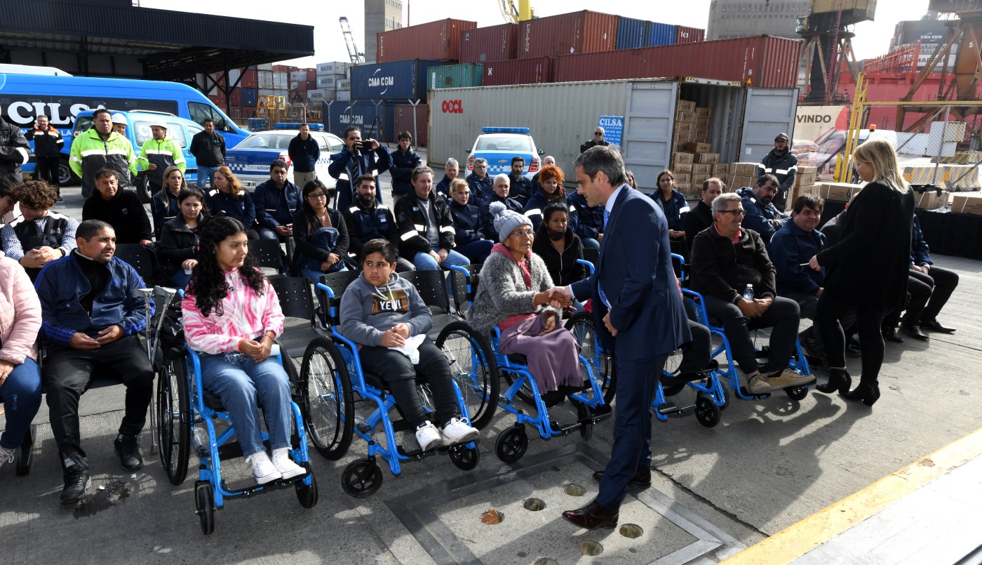 CILSA y la Dirección General de Aduanas entregaron sillas de ruedas a personas en situación de vulnerabilidad social | Actualidad