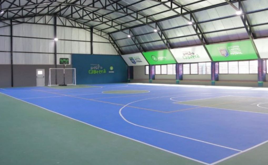 Fue a jugar al fútbol, se le cayó el arco encima y murió: tenía 14 años | Actualidad