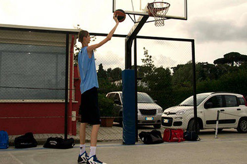 La historia del pequeño gigante que sueña con llegar a jugar en la NBA | Curiosidades