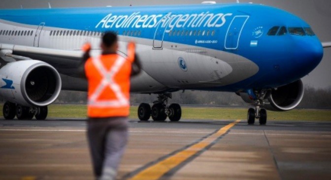 Azafata detenida por falsa amenaza de bomba: investigan si quiso vengarse de su ex | Actualidad