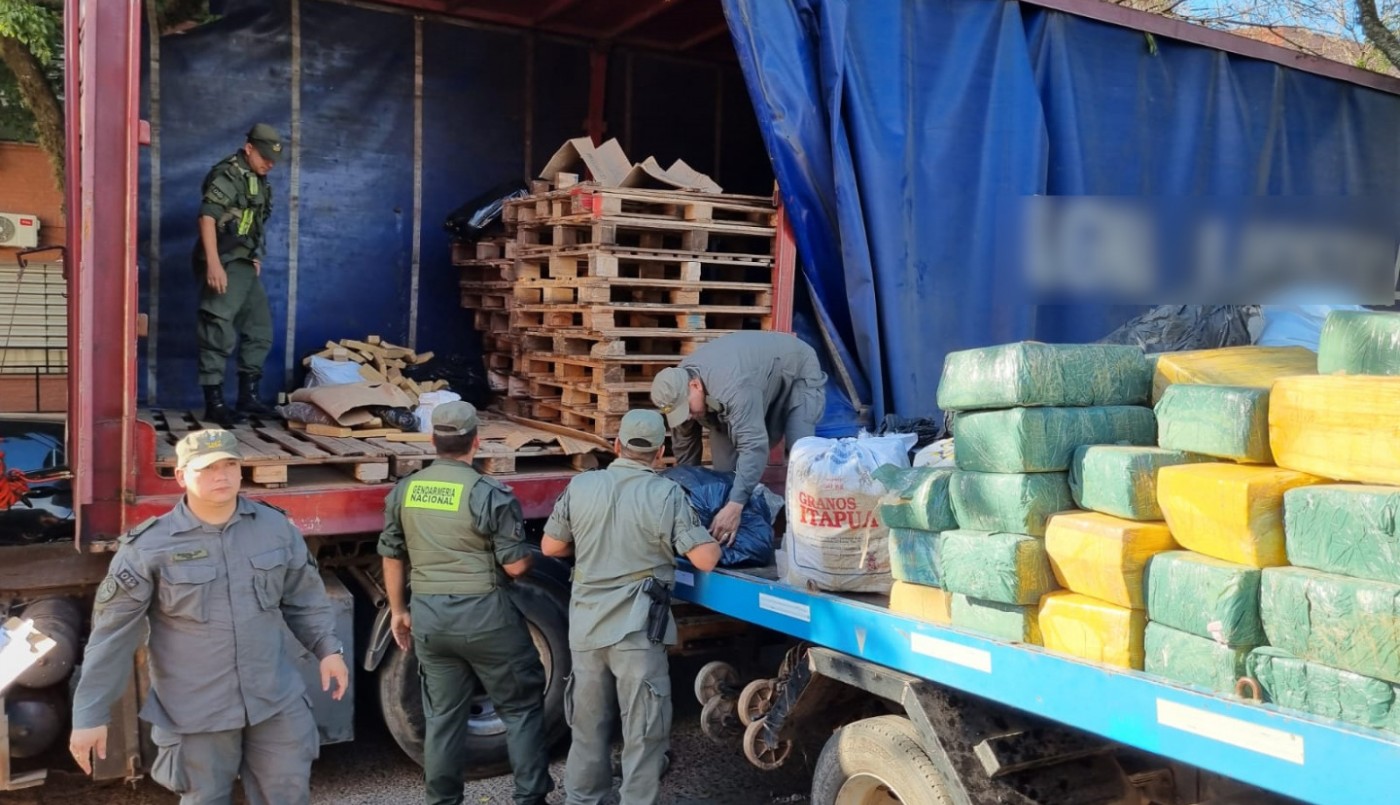 Secuestran más de 2.300 kilos de marihuana y detienen al conductor de un camión en Corrientes | Actualidad