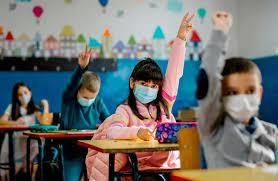 Comienza el uso obligatorio de barbijos en los colegios de Chile por un alerta sanitaria | Internacionales