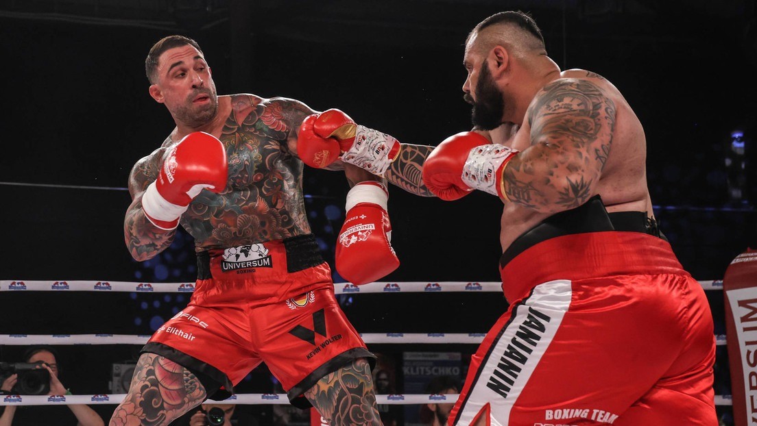 Video: un fisicoculturista se subió al ring ante un boxeador y no duró ni un minuto | Deportes