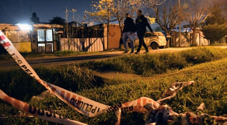 Acribillaron de cuatro balazos a un joven que se desplazaba en una bicicleta por un barrio de Rosario | Actualidad