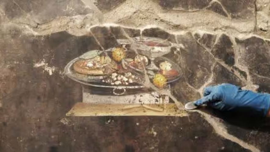 Hallan en Italia una pintura de 2.000 años que tendría a una pizza dibujada entre sus elementos | Internacionales