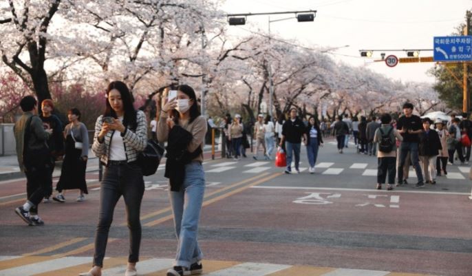 Los surcoreanos rejuvenecen uno o dos años tras cambiar su sistema para contar la edad | Internacionales