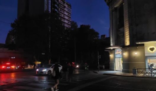 Una falla en la distribuidora nacional de energía dejó sin electricidad a Rosario y a la región | Actualidad