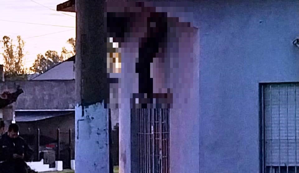 Quiso robar en una casa, quedó trabado en las rejas y murió | Actualidad