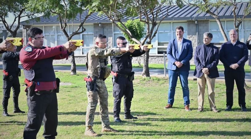 La Policía de la Ciudad comenzará a usar las pistolas Taser a partir del 17 de julio | Actualidad