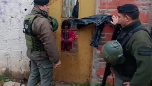 Rescatan en Rosario a una niña de cuatro años que estaba en una vivienda sola y vulnerable | Actualidad