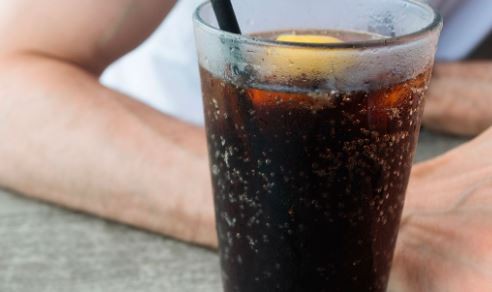 La OMS advirtió que el aspartamo puede ser cancerígeno, pero no prohibió su uso | Internacionales