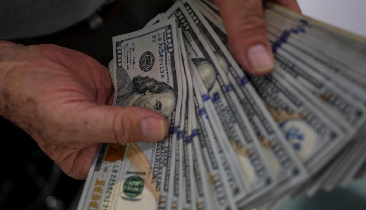 Sigue la escalada del dólar blue: acumula una suba de $24 en la semana | Economía