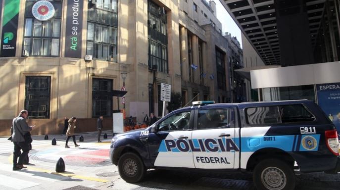 El Gobierno advirtió que seguirán los operativos en la City para frenar la venta de dólar blue | Economía