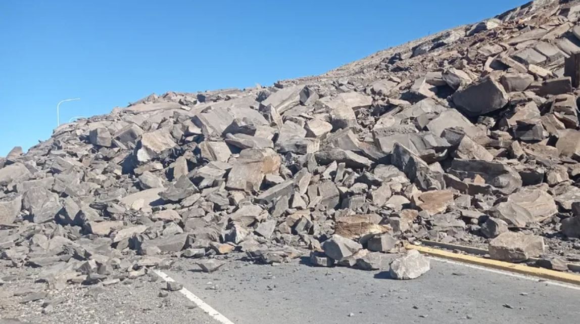 "Escuché un crack y se me vino la montaña encima": el dramático desmoronamiento en un cerro en Neuquén | Actualidad