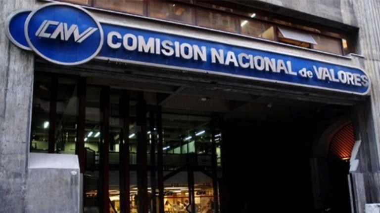La CNV aplica más restricciones para adquirir dólares financieros | Economía