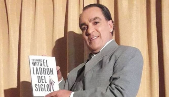 La 12 le regaló una camiseta a uno de los autores del Robo del Siglo | Deportes