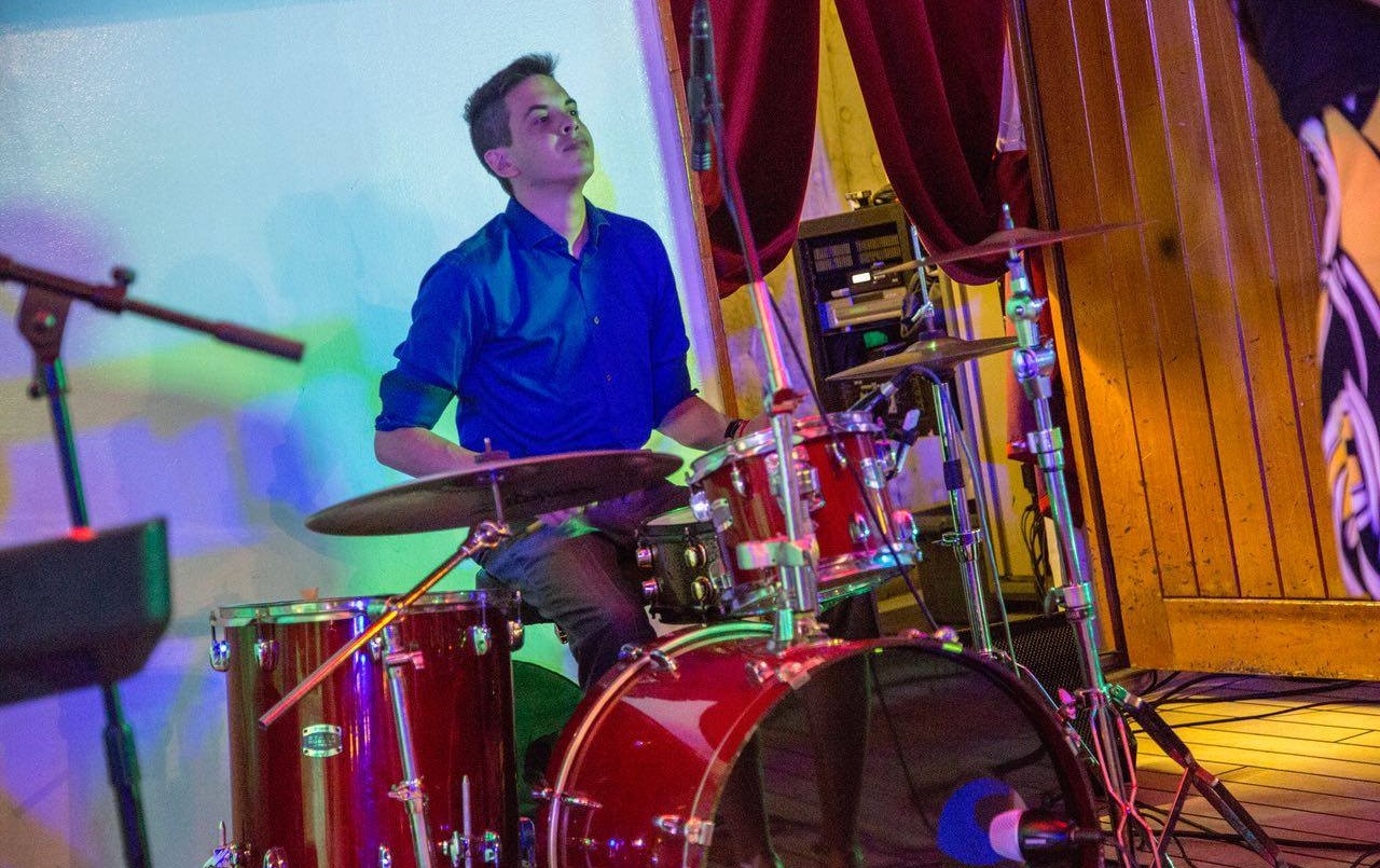 El argentino que tocó la batería en el barco más grande del  mundo | Espectáculos