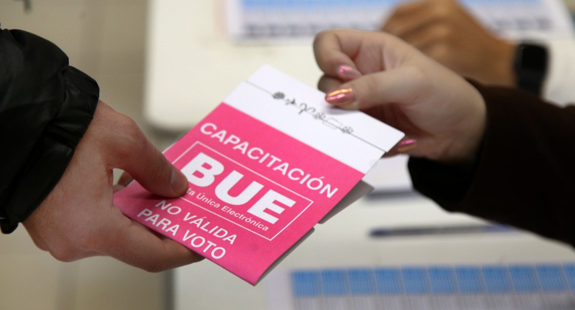 Se habilitaron cuatro puntos de capacitación sobre la Boleta Única Electrónica en el subte | Elecciones 2023