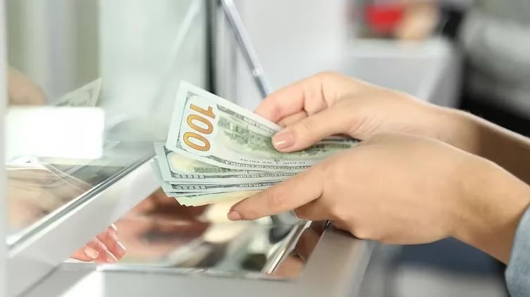 Devalución de 21%: el Gobierno elevó el dólar oficial a $365 | Economía