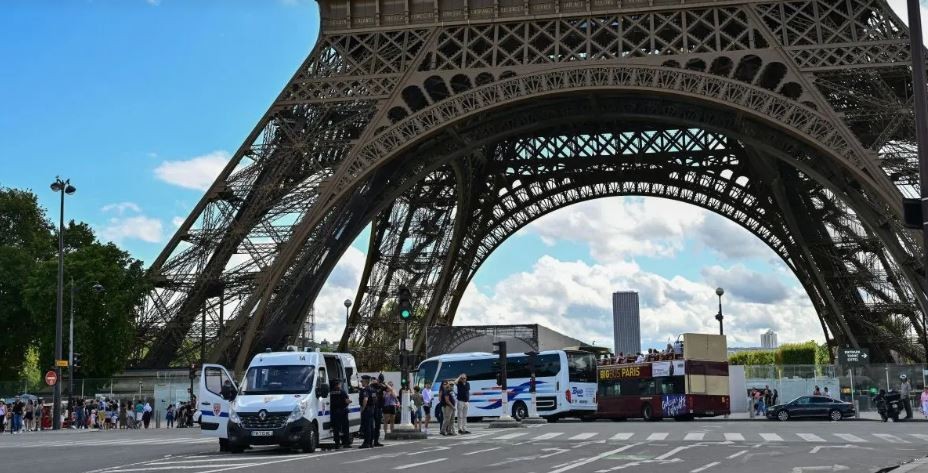 Dos turistas pasaron la noche en la Torre Eiffel: "estaban bloqueados debido a su alcoholización" | Internacionales