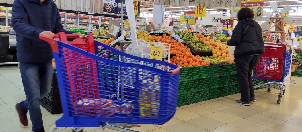 Canasta básica: aumentó 7,1% en julio y una familia necesitó casi $250.000 para no ser pobre | Economía