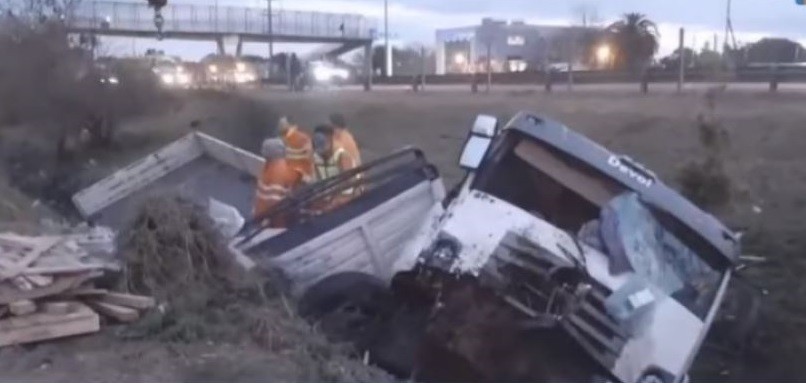 Volcó otro camión en la Panamericana | Actualidad