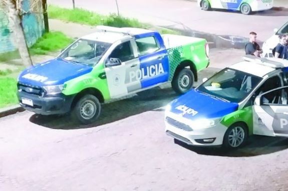 Una policía bonaerense mató a un ladrón que intentó robarle el auto en Lomas de Zamora | Actualidad