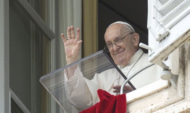 Curas villeros celebran una misa "en desagravio por los ultrajes" a la figura del Papa | Política