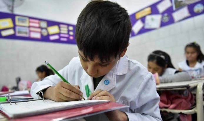 Día de la Alfabetización: el 97,6% de la población en edad escolar asiste a la escuela en Argentina | Actualidad