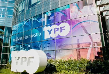 La Justicia investiga si los Eskenazi vendieron su parte de YPF al fondo que le ganó el juicio a Argentina | Política