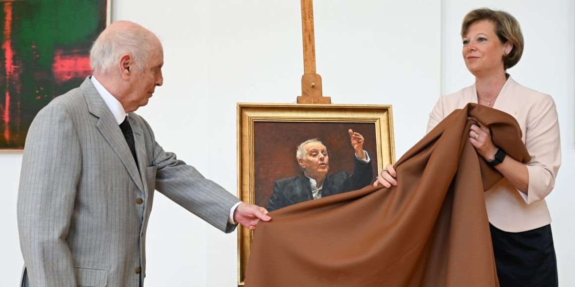 Inauguran un retrato de Barenboim como ciudadano honorario de Berlín | Internacionales