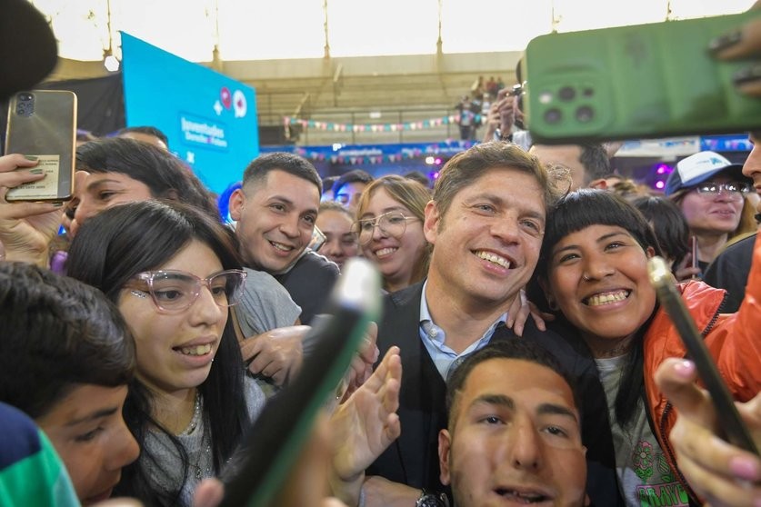 Kicillof anunció la implementación del Boleto Estudiantil para el nivel terciario desde octubre | Economía