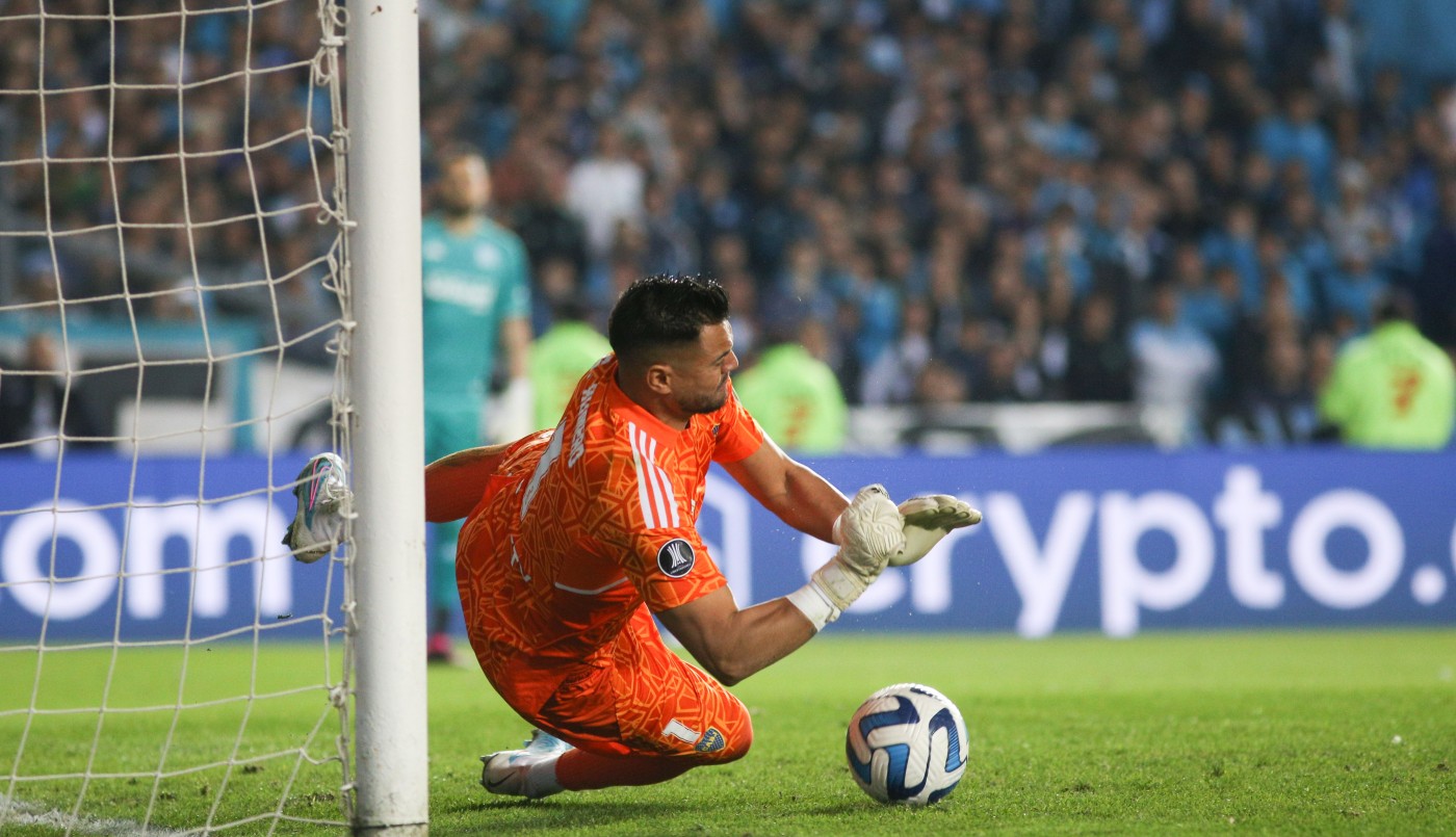 Le quitaron el nombre de "Chiquito" Romero a una de las canchas del predio de Racing | Deportes