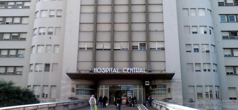 Murió la mujer que fue al hospital a hacerse un fondo de ojo y cayó por el hueco del ascensor | Actualidad